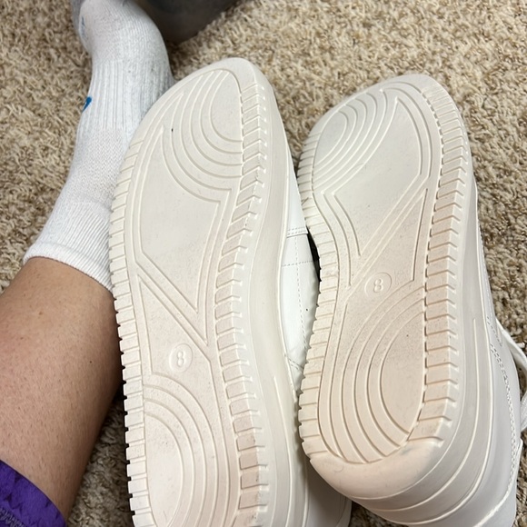 Sneakers - Picture 4 of 6